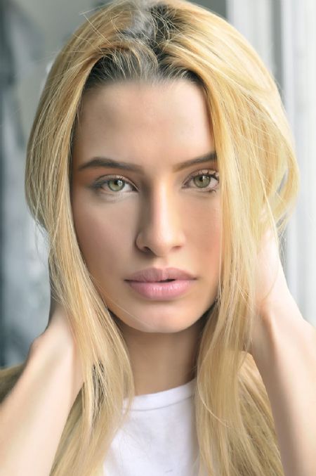 Nathalia - ID: 202767