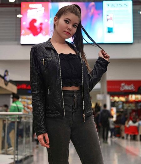 Laura - ID: 217267