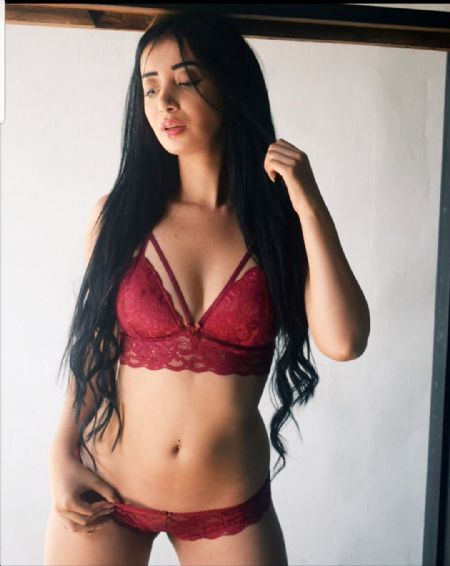 Laura - ID: 261889