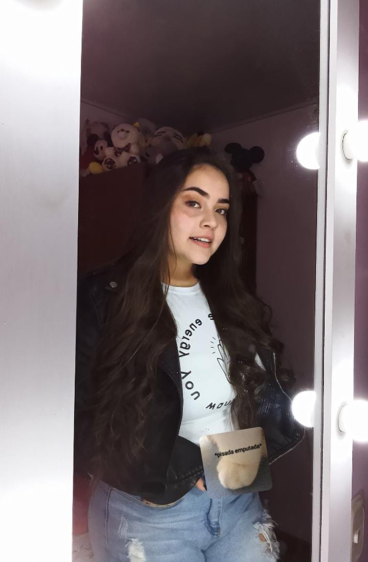 Paula - ID: 325306