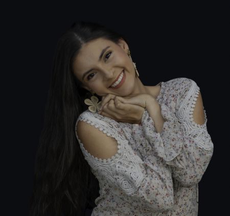 Claudia - ID: 325772