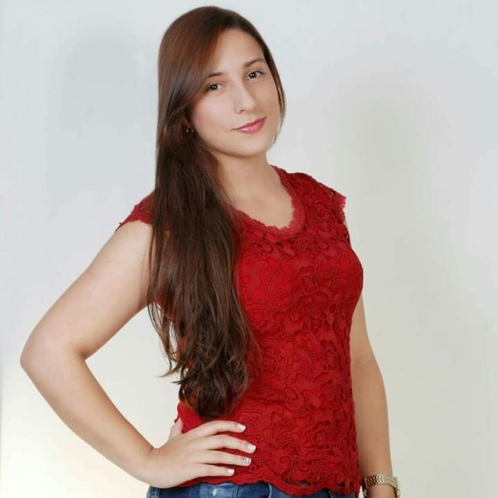 Daniela - ID: 332499