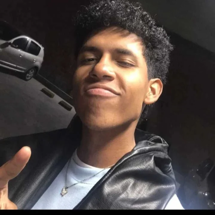 Lewis - ID: 355236