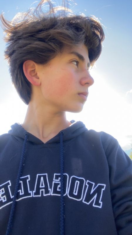 Nicolas - ID: 372126