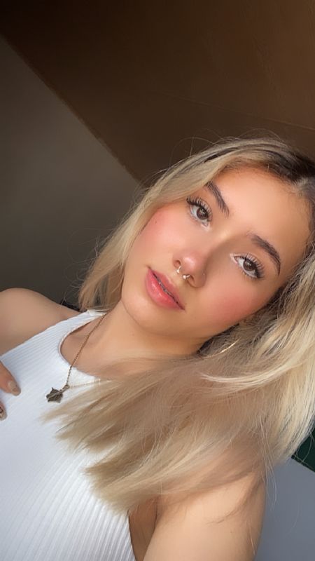 Laura Vanessa - ID: 380794