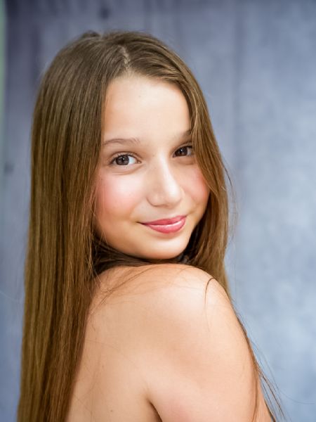 Angelina - ID: 614444